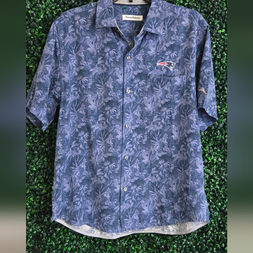 Limited Tommy Bahama New England Patriots Blue Hawaiian Button Shirt Mens Medium